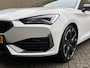 CUPRA Leon Sportstourer 1.4 TSI eHybrid PHEV 245pk | Sportstoelen | Adaptieve cruise | Dodehoekdetectie | Wegklapbare trekhaak | Apple CarPlay / Android Auto | Navigatie | Camera | 19 inch LMV | LED | DAB | Stoel&stuurverwarming | Volledig onderhouden!