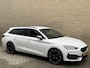 CUPRA Leon Sportstourer 1.4 TSI eHybrid PHEV 245pk | Sportstoelen | Adaptieve cruise | Dodehoekdetectie | Wegklapbare trekhaak | Apple CarPlay / Android Auto | Navigatie | Camera | 19 inch LMV | LED | DAB | Stoel&stuurverwarming | Volledig onderhouden!