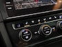 Volkswagen Golf 1.0 TSI Highline Sportline (SCHUIFDAK, APPLE CARPLAY, GROOT NAVI, CLIMATE, LED KOPLAMPEN, STOELVERWARMING, ALCANTARA, DYNAMISCHE KNIPPERLICHTEN, ADAPTIVE CRUISE, NIEUWSTAAT)