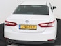 Toyota Camry 2.5 Hybrid Executive | Dodehoekdetectie | Stoelverwarming | Parkeersensoren voor+achter | Lederen bekleding | Navigatie | Climate control