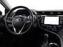 Toyota Camry 2.5 Hybrid Executive | Dodehoekdetectie | Stoelverwarming | Parkeersensoren voor+achter | Lederen bekleding | Navigatie | Climate control