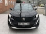 Peugeot e-2008 EV GT Pack 50 kWh | Schuifdak | Stoelverwarming | Keyless | Trekhaak afneembaar |