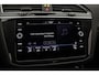 Volkswagen Tiguan R-Line Business+ 1.5 TSI 150pk DSG Automaat Trekhaak, Adaptive cruise control, Achteruitrijcamera, Navigatie, Elektrische achterklep, LED matrix koplampen