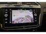 Volkswagen Tiguan R-Line Business+ 1.5 TSI 150pk DSG Automaat Trekhaak, Adaptive cruise control, Achteruitrijcamera, Navigatie, Elektrische achterklep, LED matrix koplampen