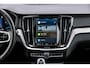 Volvo S60 2.0 Recharge T6 AWD Ultimate Dark | Trekhaak | Bowers & Wilkins | Head-Up Display | Panoramisch Schuif/-kanteldak | 360° Camera | Memory Seats | Adaptieve Cruise Control | BLIS | All-Season Banden |