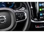 Volvo S60 2.0 Recharge T6 AWD Ultimate Dark | Trekhaak | Bowers & Wilkins | Head-Up Display | Panoramisch Schuif/-kanteldak | 360° Camera | Memory Seats | Adaptieve Cruise Control | BLIS | All-Season Banden |