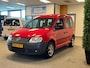 Volkswagen Caddy Rolstoelauto 3+1 of 5+0