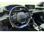 Peugeot e-208 EV GT Pack 50 kWh 136pk | Navigatie | Climate Control | Stoelverwarming | Camera | Getinte ramen achter | Cruise Control | Lichtmetalen Velgen