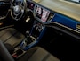 Volkswagen T-Roc 1.0 TSI Style | Trekhaak | 1e Eigenaar | Origineel NL | Virtual Cockpit | LED Koplampen | Cruise Control Adaptief | Navigatie | Apple Carplay | Android Auto | Elektrische Kofferklep | Lichtmetalen Velgen | Two-Tone Metallic | Dakrails |