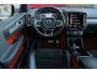 Volvo XC40 2.0 T4 AWD R-Design | Trekhaak | Stuur- en stoelverwarming | BLIS | Memory Seat | Adaptieve Cruise met Stuurhulp | Lava Orange interieur
