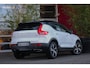 Volvo XC40 2.0 T4 AWD R-Design | Trekhaak | Stuur- en stoelverwarming | BLIS | Memory Seat | Adaptieve Cruise met Stuurhulp | Lava Orange interieur