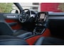 Volvo XC40 2.0 T4 AWD R-Design | Trekhaak | Stuur- en stoelverwarming | BLIS | Memory Seat | Adaptieve Cruise met Stuurhulp | Lava Orange interieur