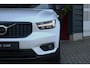 Volvo XC40 2.0 T4 AWD R-Design | Trekhaak | Stuur- en stoelverwarming | BLIS | Memory Seat | Adaptieve Cruise met Stuurhulp | Lava Orange interieur