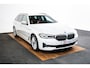 BMW 5-Serie Touring 530e Luxury Line - Trekhaak - Comforstoelen - Getinte Ruiten - High Beam Assistant - Hifi - Elektrisch verwarmde voorstoelen -