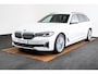 BMW 5-Serie Touring 530e Luxury Line - Trekhaak - Comforstoelen - Getinte Ruiten - High Beam Assistant - Hifi - Elektrisch verwarmde voorstoelen -