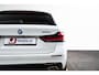 BMW 5-Serie Touring 530e Luxury Line - Trekhaak - Comforstoelen - Getinte Ruiten - High Beam Assistant - Hifi - Elektrisch verwarmde voorstoelen -