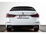 BMW 5-Serie Touring 530e Luxury Line - Trekhaak - Comforstoelen - Getinte Ruiten - High Beam Assistant - Hifi - Elektrisch verwarmde voorstoelen -