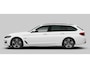 BMW 5-Serie Touring 530e Luxury Line - Trekhaak - Comforstoelen - Getinte Ruiten - High Beam Assistant - Hifi - Elektrisch verwarmde voorstoelen -