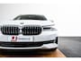 BMW 5-Serie Touring 530e Luxury Line - Trekhaak - Comforstoelen - Getinte Ruiten - High Beam Assistant - Hifi - Elektrisch verwarmde voorstoelen -