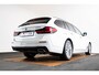 BMW 5-Serie Touring 530e Luxury Line - Trekhaak - Comforstoelen - Getinte Ruiten - High Beam Assistant - Hifi - Elektrisch verwarmde voorstoelen -