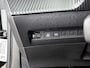 Peugeot 2008 SUV Allure 130pk | Navigatie | Achteruitrijcamera | 3D Cockpit | Climate Control | Cruise Control | Parkeersensoren | Keyless start | Bluetooth | Apple CarPlay / Android Auto | DAB+ radio | Elektrisch inklapbare spiegels | Donker getint glas | Trekhaak | 17" lichtmetalen velgen |