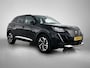 Peugeot 2008 SUV Allure 130pk | Navigatie | Achteruitrijcamera | 3D Cockpit | Climate Control | Cruise Control | Parkeersensoren | Keyless start | Bluetooth | Apple CarPlay / Android Auto | DAB+ radio | Elektrisch inklapbare spiegels | Donker getint glas | Trekhaak | 17" lichtmetalen velgen |