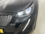 Peugeot 2008 SUV Allure 130pk | Navigatie | Achteruitrijcamera | 3D Cockpit | Climate Control | Cruise Control | Parkeersensoren | Keyless start | Bluetooth | Apple CarPlay / Android Auto | DAB+ radio | Elektrisch inklapbare spiegels | Donker getint glas | Trekhaak | 17" lichtmetalen velgen |