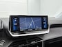 Peugeot 2008 SUV Allure 130pk | Navigatie | Achteruitrijcamera | 3D Cockpit | Climate Control | Cruise Control | Parkeersensoren | Keyless start | Bluetooth | Apple CarPlay / Android Auto | DAB+ radio | Elektrisch inklapbare spiegels | Donker getint glas | Trekhaak | 17" lichtmetalen velgen |