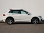 Volkswagen Tiguan 1.4 TSI eHybrid R-Line 245 PK DSG | Navigatie | Adaptieve cruise control | Digitale cockpit | Stoel en stuurverwarming | Electrische achterklep | Side assist | Led plus | Camera | Electrische trekhaak