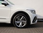 Volkswagen Tiguan 1.4 TSI eHybrid R-Line 245 PK DSG | Navigatie | Adaptieve cruise control | Digitale cockpit | Stoel en stuurverwarming | Electrische achterklep | Side assist | Led plus | Camera | Electrische trekhaak