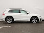 Volkswagen Tiguan 1.4 TSI eHybrid R-Line 245 PK DSG | Navigatie | Adaptieve cruise control | Digitale cockpit | Stoel en stuurverwarming | Electrische achterklep | Side assist | Led plus | Camera | Electrische trekhaak