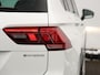 Volkswagen Tiguan 1.4 TSI eHybrid R-Line 245 PK DSG | Navigatie | Adaptieve cruise control | Digitale cockpit | Stoel en stuurverwarming | Electrische achterklep | Side assist | Led plus | Camera | Electrische trekhaak
