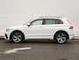 Volkswagen Tiguan 1.4 TSI eHybrid R-Line 245 PK DSG | Navigatie | Adaptieve cruise control | Digitale cockpit | Stoel en stuurverwarming | Electrische achterklep | Side assist | Led plus | Camera | Electrische trekhaak