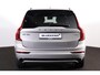 Volvo XC90 T8 Recharge AWD Ultra Dark - Panorama/schuifdak - IntelliSafe Assist & Surround - 360º Camera - Harman/Kardon audio - Adaptieve LED koplampen - Verwarmde voorstoelen, stuur & achterbank - Parkeersensoren voor & achter - Elektr. bedienb. voorstoelen met geheugen - Head up display - Draadloze tel. lader - Extra getint glas - Elektr. inklapbare trekhaak - 21' LMV