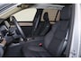Volvo XC90 T8 Recharge AWD Ultra Dark - Panorama/schuifdak - IntelliSafe Assist & Surround - 360º Camera - Harman/Kardon audio - Adaptieve LED koplampen - Verwarmde voorstoelen, stuur & achterbank - Parkeersensoren voor & achter - Elektr. bedienb. voorstoelen met geheugen - Head up display - Draadloze tel. lader - Extra getint glas - Elektr. inklapbare trekhaak - 21' LMV