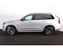Volvo XC90 T8 Recharge AWD Ultra Dark - Panorama/schuifdak - IntelliSafe Assist & Surround - 360º Camera - Harman/Kardon audio - Adaptieve LED koplampen - Verwarmde voorstoelen, stuur & achterbank - Parkeersensoren voor & achter - Elektr. bedienb. voorstoelen met geheugen - Head up display - Draadloze tel. lader - Extra getint glas - Elektr. inklapbare trekhaak - 21' LMV