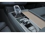 Volvo XC90 T8 Recharge AWD Ultra Dark - Panorama/schuifdak - IntelliSafe Assist & Surround - 360º Camera - Harman/Kardon audio - Adaptieve LED koplampen - Verwarmde voorstoelen, stuur & achterbank - Parkeersensoren voor & achter - Elektr. bedienb. voorstoelen met geheugen - Head up display - Draadloze tel. lader - Extra getint glas - Elektr. inklapbare trekhaak - 21' LMV