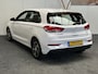 Hyundai i30 1.0 T-GDi MHEV COMFORT AUTOMAAT ACHTERUIT RIJ CAMERA APPLE CARPLAY NAVIGATIE LM 16 INCH CLIMA SCHAKELFLIPPERS  STUURBEDIENING, STOELVERWARMING ZEER MOOI !!