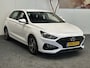 Hyundai i30 1.0 T-GDi MHEV COMFORT AUTOMAAT ACHTERUIT RIJ CAMERA APPLE CARPLAY NAVIGATIE LM 16 INCH CLIMA SCHAKELFLIPPERS  STUURBEDIENING, STOELVERWARMING ZEER MOOI !!