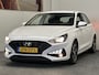 Hyundai i30 1.0 T-GDi MHEV COMFORT AUTOMAAT ACHTERUIT RIJ CAMERA APPLE CARPLAY NAVIGATIE LM 16 INCH CLIMA SCHAKELFLIPPERS  STUURBEDIENING, STOELVERWARMING ZEER MOOI !!