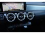 Mercedes-Benz A-klasse 180 AMG Panoramadak Sfeerverlichting Camera Elektr.-Stoelen Leer/Alcantara