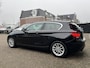 BMW 1-Serie 114i EDE Corporate Lease Edition Cruise, Navi, Parkeersensoren.