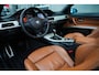 BMW 3-Serie Cabrio 325i 218 pk High Executive M-Sportpakket / NL-Auto/ Leder/ Sport-Stoelen/ Stoel.Verw/ Climate/ Cruise-Controle/ Sport-Uitlaat/ 19'' LMV