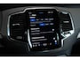 Volvo XC90 T8 AWD Ultra Dark | Verwarmde, Geventileerde en Masserende Voorstoelen | Luchtvering | Panoramisch Schuif-/Kanteldak | Semi-Elektrische Trekhaak | 360º Camera | Gelamineerd en Getint Glas Achter| Bowers & Wilkins |