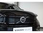 Volvo EX40 Single Motor Extended Range Ultra Black Ed. 82 kWh | 20'' Lichtmetalen velgen | Panoramadak | Verwarmbare voorstoelen&stuurwiel | Premium audio by Harman Kardon | Adaptive cruise control | 360° Parkeercamera | Elektrisch bedienbare voorstoelen | Warmtepomp