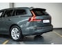 Volvo V60 B4 Essential Edition | Stoelverwarming | Stuurwielverwarming | Parkeersensoren voor + achter | Parkeercamera | BLIS | Lederen Bekleding | Pilot Assist | Google Infotainment