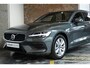 Volvo V60 B4 Essential Edition | Semi Elektrische wegklapbare Trekhaak | Stoelverwarming | Stuurwielverwarming | Parkeersensoren voor + achter | Parkeercamera | BLIS | Lederen Bekleding | Pilot Assist | Google Infotainment