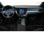 Volvo V60 B4 Essential Edition | Semi Elektrische wegklapbare Trekhaak | Stoelverwarming | Stuurwielverwarming | Parkeersensoren voor + achter | Parkeercamera | BLIS | Lederen Bekleding | Pilot Assist | Google Infotainment