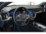 Volvo V60 B4 Essential Edition | Semi Elektrische wegklapbare Trekhaak | Stoelverwarming | Stuurwielverwarming | Parkeersensoren voor + achter | Parkeercamera | BLIS | Lederen Bekleding | Pilot Assist | Google Infotainment