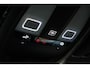 Volvo V60 B4 Essential Edition | Semi Elektrische wegklapbare Trekhaak | Stoelverwarming | Stuurwielverwarming | Parkeersensoren voor + achter | Parkeercamera | BLIS | Lederen Bekleding | Pilot Assist | Google Infotainment